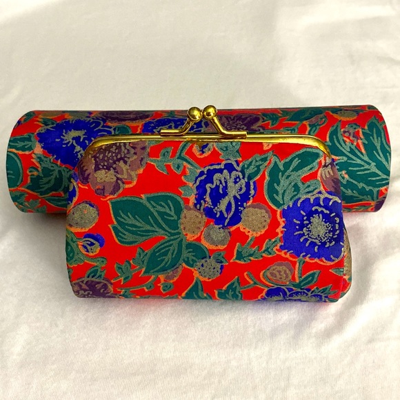 Kiss Lock Multi-Use Purses - Picture 4 of 6